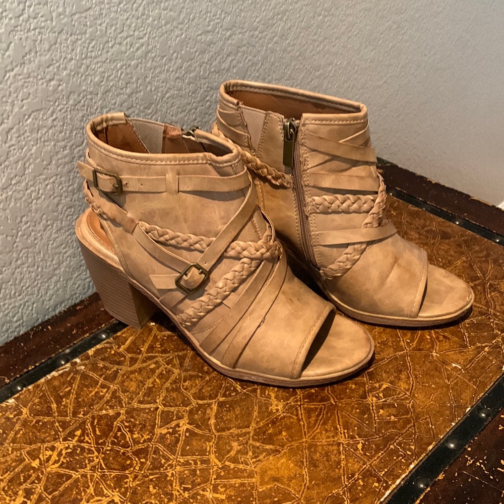 Lightly Worn 93 vintage, from Buckle, 8M